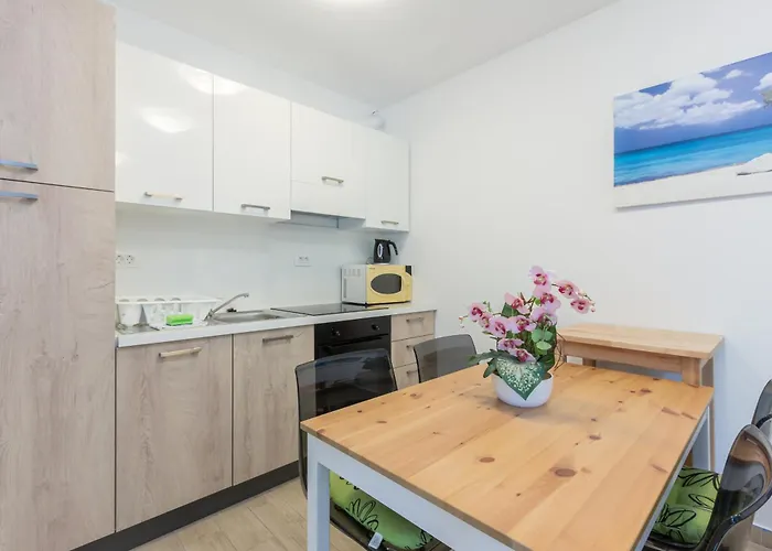 Apartment With Parking Spaces Baska, Krk - 19523 Baska (Krk)