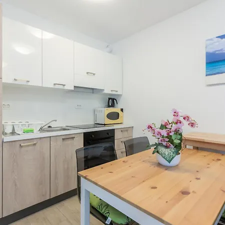 Apartman With Parking Spaces Baska, Krk - 19523 Baška